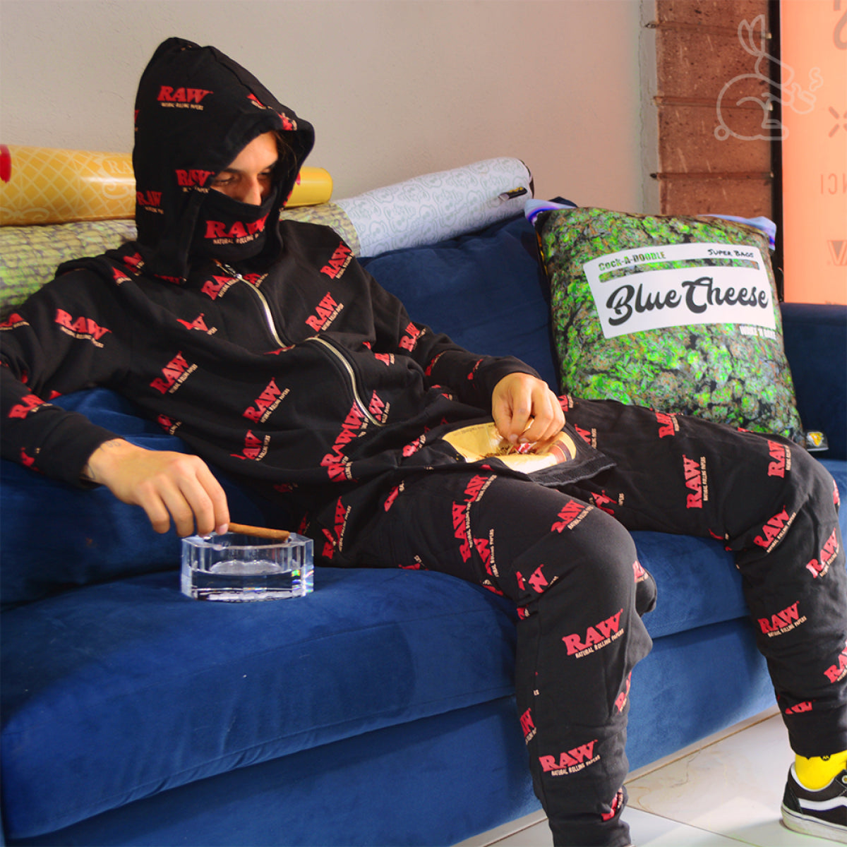 Pijama Raw Onesie Incorporado Escondites Secretos Y Bandeja.